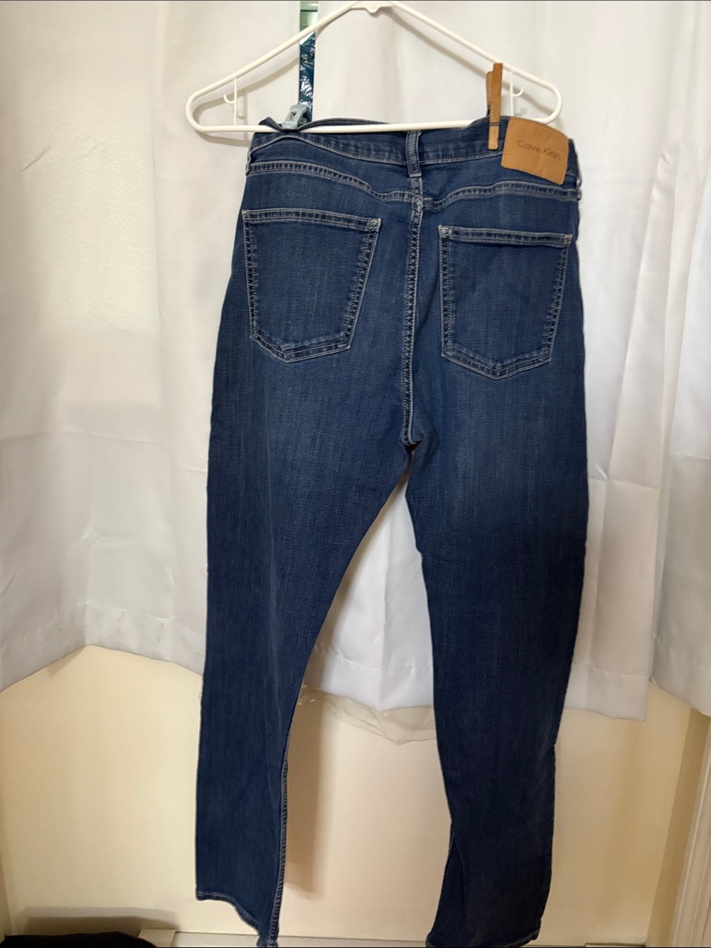 Calvin Klein men’s Indigo Back-Pocket Straight Jeans